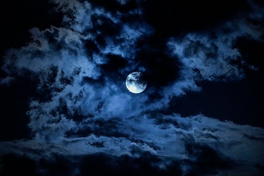 | Photo: AP/Mukhtar Khan : Supermoon in Srinagar